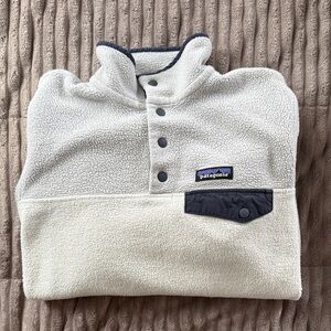 Patagonia Off-White and Charcoal Snap-T Fleece